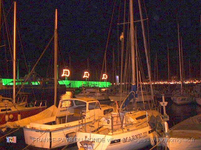 STRAPH8.JPG - Illuminations 2003.