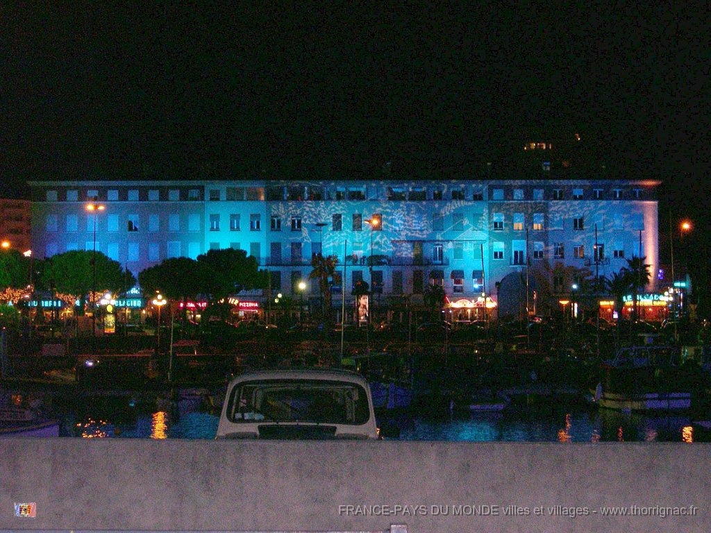 JFacade2.JPG - Illuminations 2005.