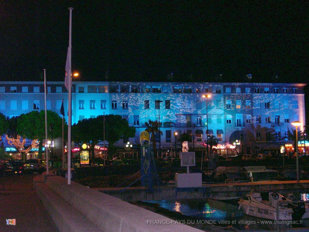 KFacade5.JPG - Illuminations 2005.