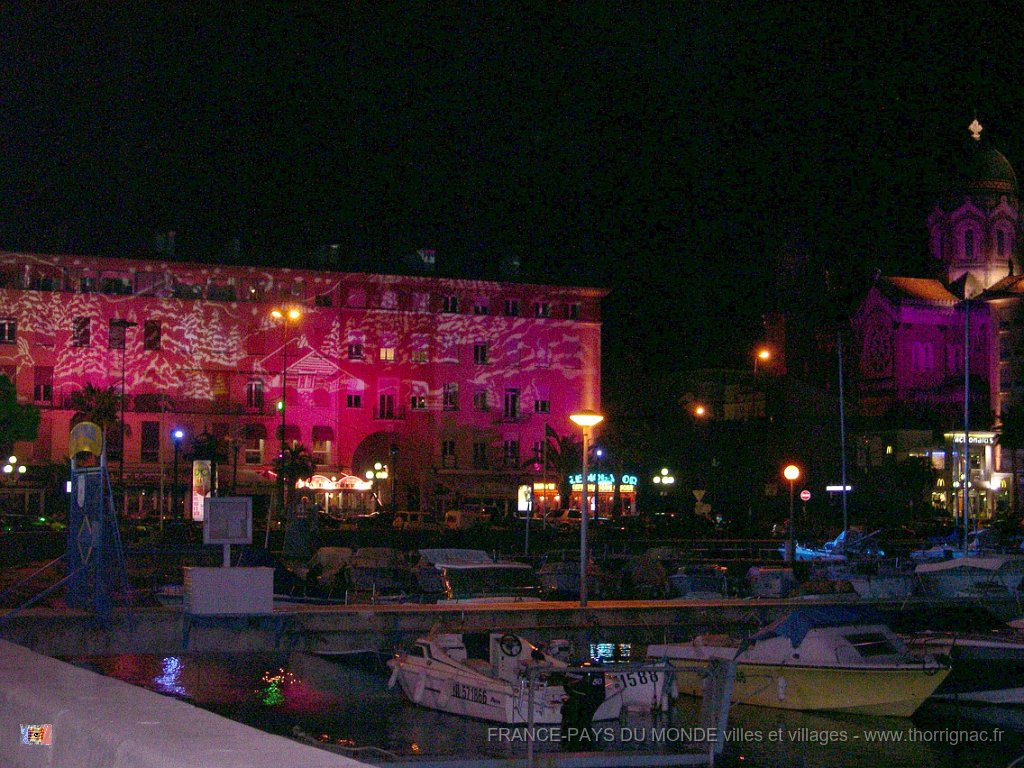 LFacade6.JPG - Illuminations 2005.