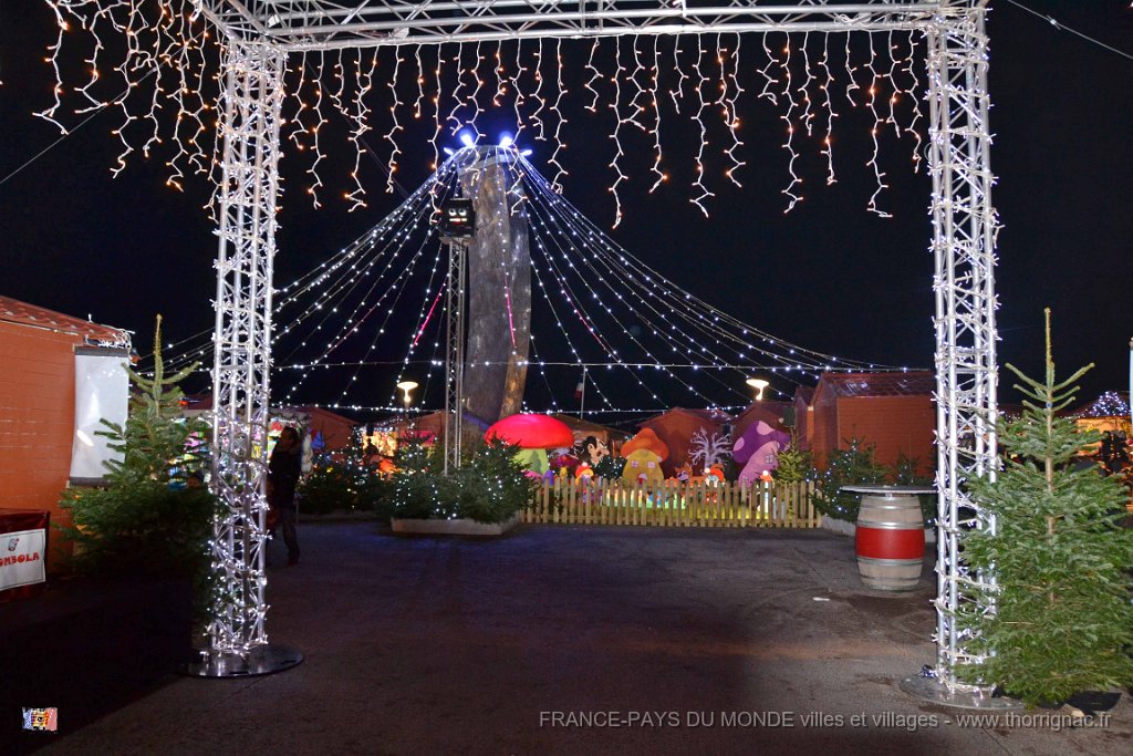 Saint Raphael 12 12 2013 26.JPG - Saint-Raphaël. Le village des Lucioles.11 décembre 2013