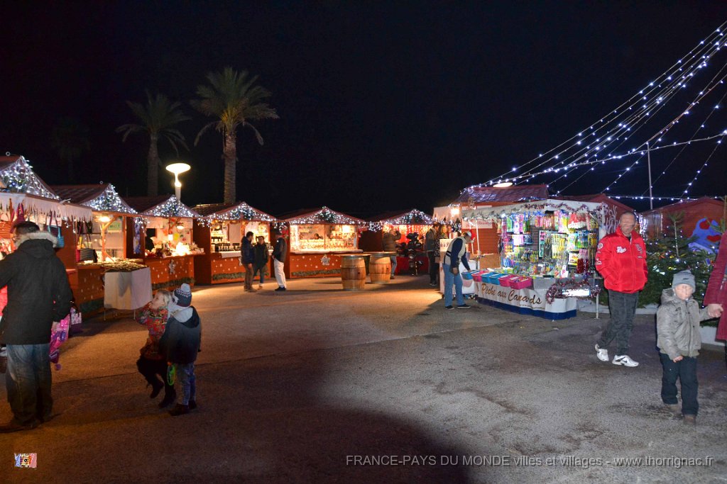 Saint Raphael 12 12 2013 27.JPG - Saint-Raphaël. Le village des Lucioles.11 décembre 2013