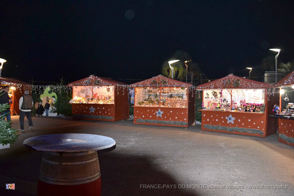 Saint Raphael 12 12 2013 28.JPG - Saint-Raphaël. Le village des Lucioles.11 décembre 2013
