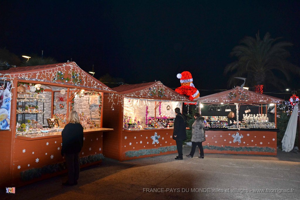 Saint Raphael 12 12 2013 34.JPG - Saint-Raphaël. Le village des Lucioles.11 décembre 2013