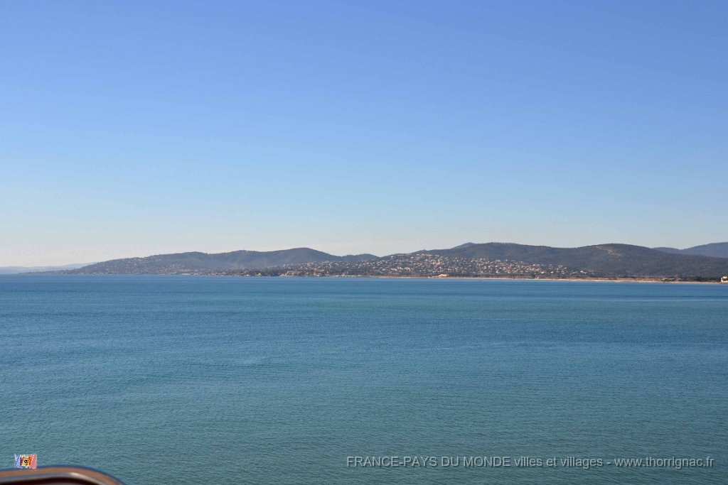 DSC0038.JPG - Le massif des Maures et Saint-Aygulf.26 février 2015
