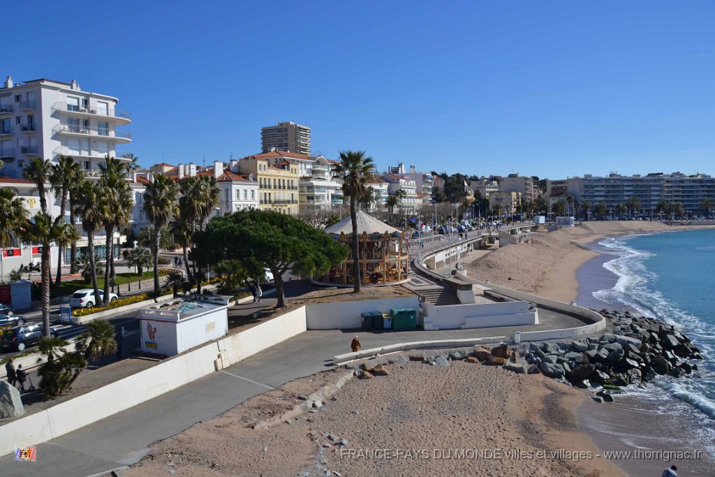 DSC0087.JPG - Esplanade Delayen et en second plan, La plage du Veillat.26 février 2015