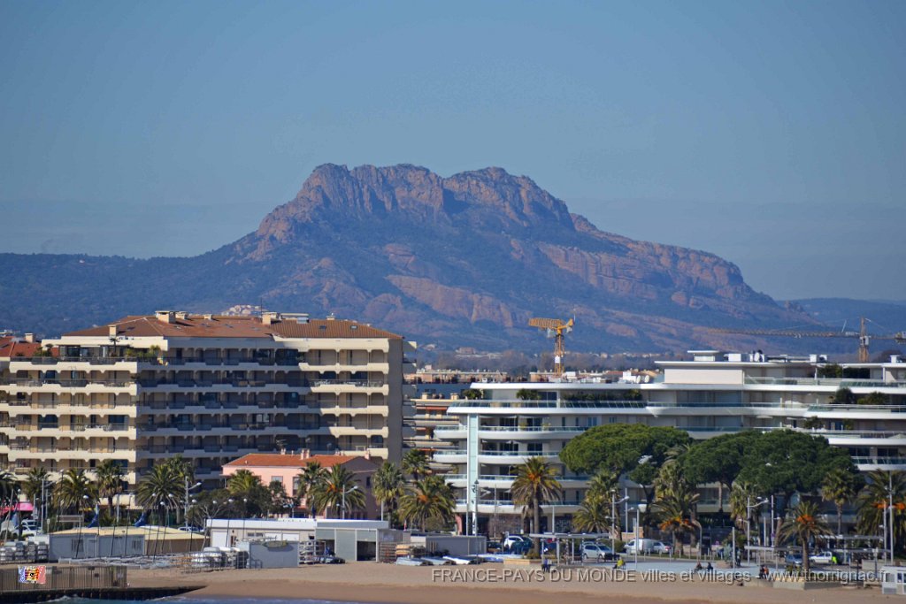 DSC0108.JPG - @thorrignac.frPlages de Fréjus et le Rocher de Roquebrune, en fond.26 février 2015