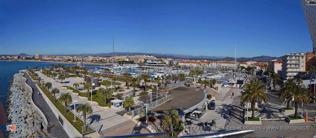 Panorama4.jpg - Panoramique sur le jardin Bonaparte et le port.26 février 2015