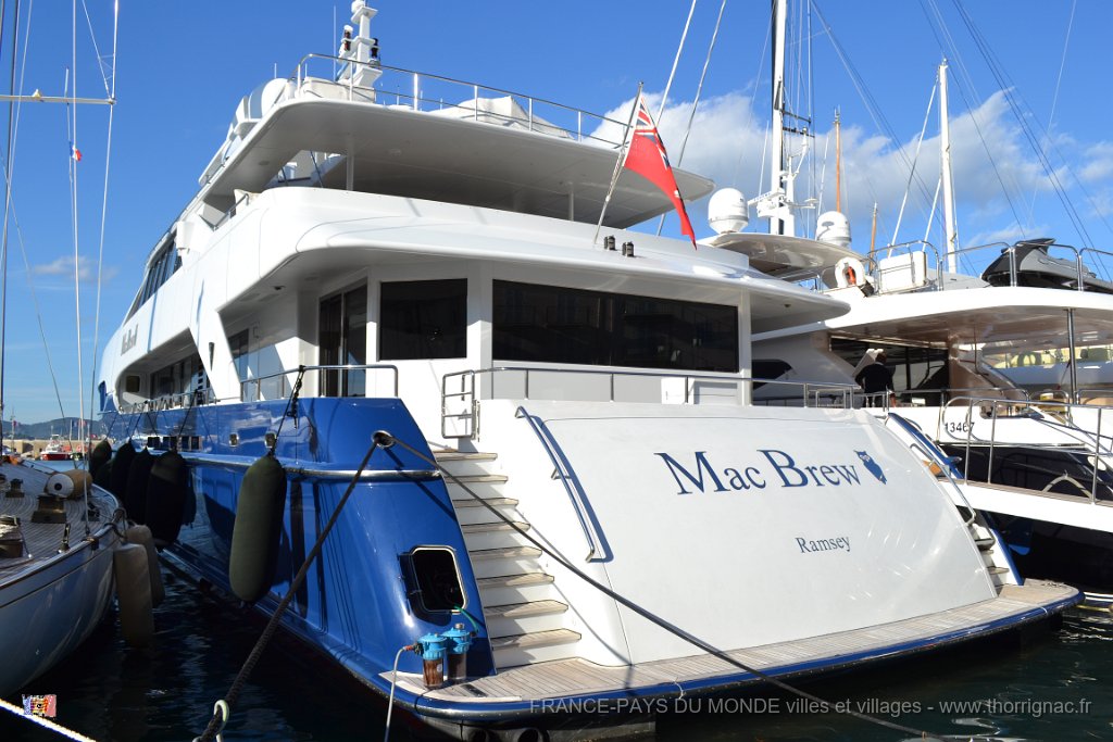 DSC 0031.JPG - Un yatch