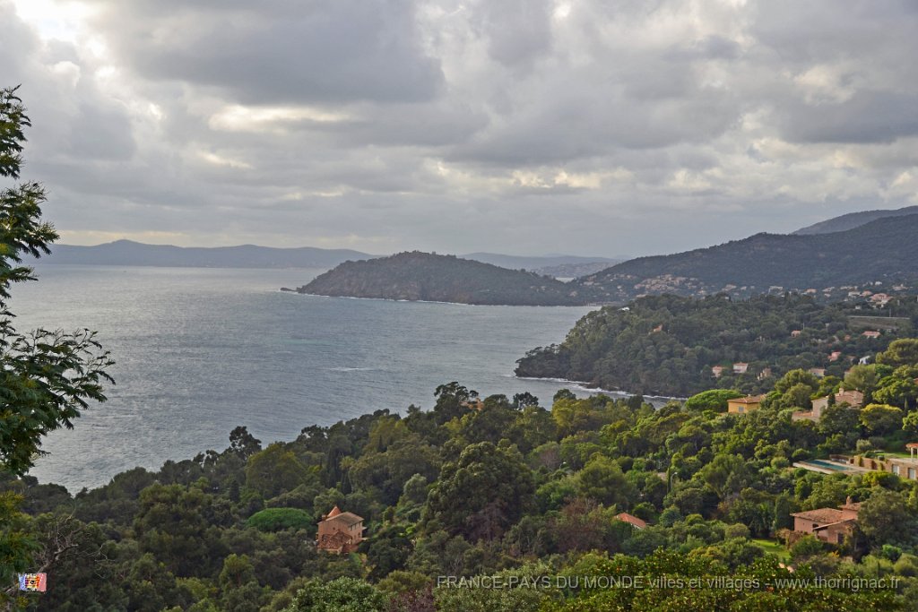 Vue depuis le Domaine du Rayol  1 canton de St tropez.JPG - Vue depuis le Domaine du Rayol, canton de St tropez. Le 05 décembre 2014 sous la pluie.