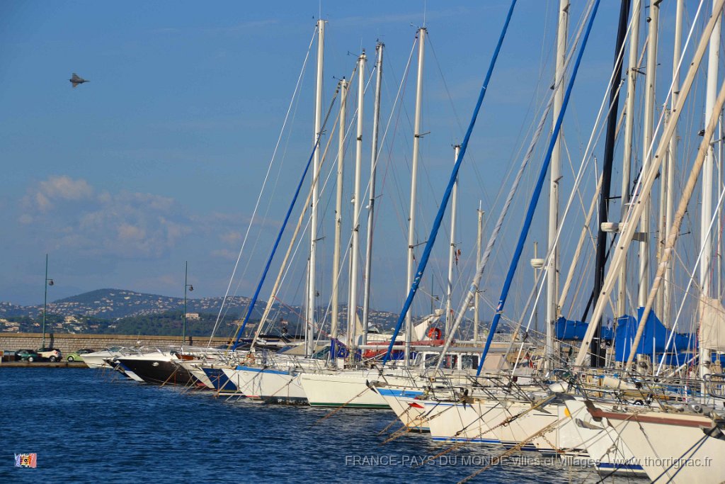 Saint Tropez 10 octobre 2015 214.JPG - Saint-Tropez. Présence de 2 rafales pour le meetind aérien de Sainte-Maxime. 10 octobre 2015.