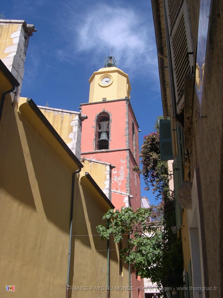 DSCN1573.JPG - L'église et son célèbre clocher.