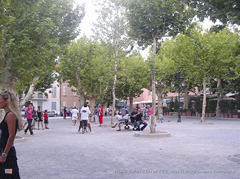 Toutoune 077.JPG - La Place des Lys.                  