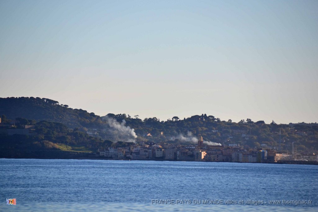 Sainte Maxime  01 12 2013  10.JPG - Sainte-Maxime (83). En arrière plan, Saint-Tropez. 01 décembre 2013