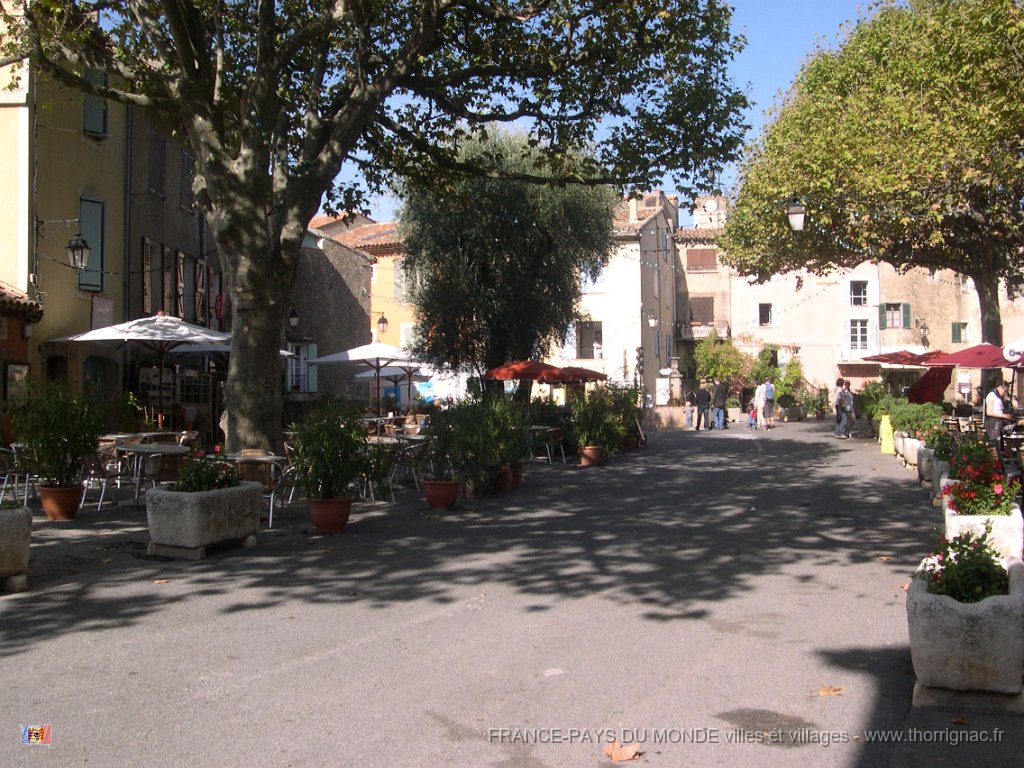DSCN2361.JPG - La place centrale.