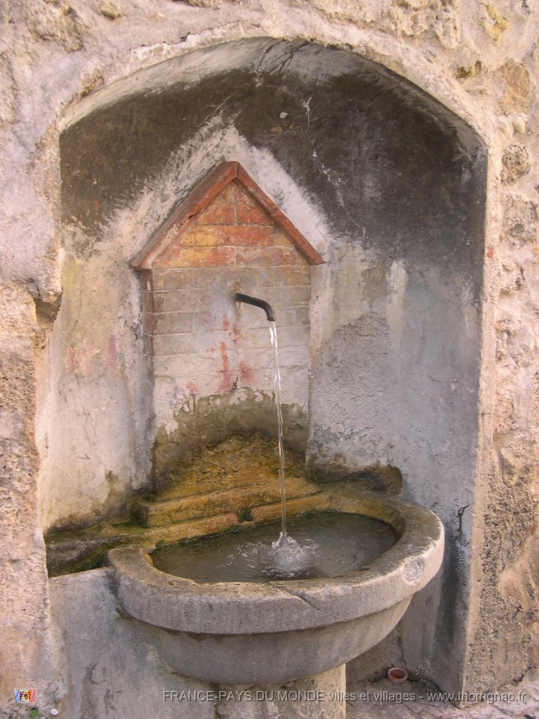 DSCN2375.JPG - La fontaine.