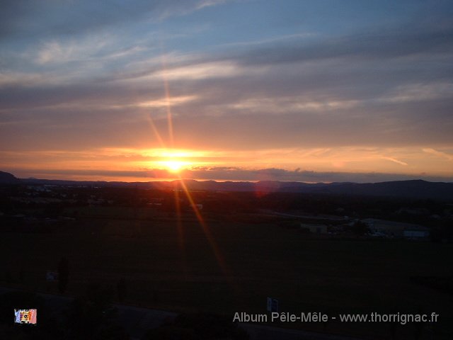 DSCF0157.JPG - Coucher de soleil sur le massif des Maures. 16 juin 2012 