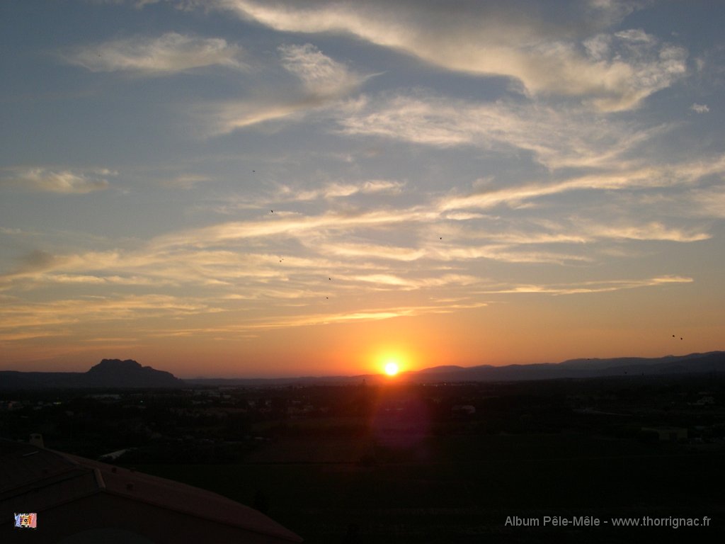 DSCN0502.JPG - Coucher de soleil sur le début de l'Esterel. Mardi ‎19 ‎juin ‎2012.‏‎18H23