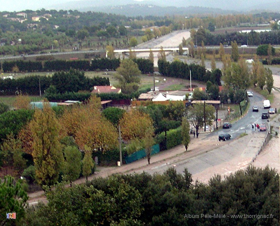 13.JPG - Le canal deu Reyran, aux inondations 2011.